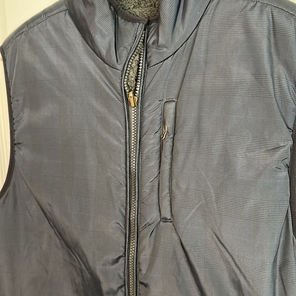 Mens Reversible Vest - Picture 2 of 4